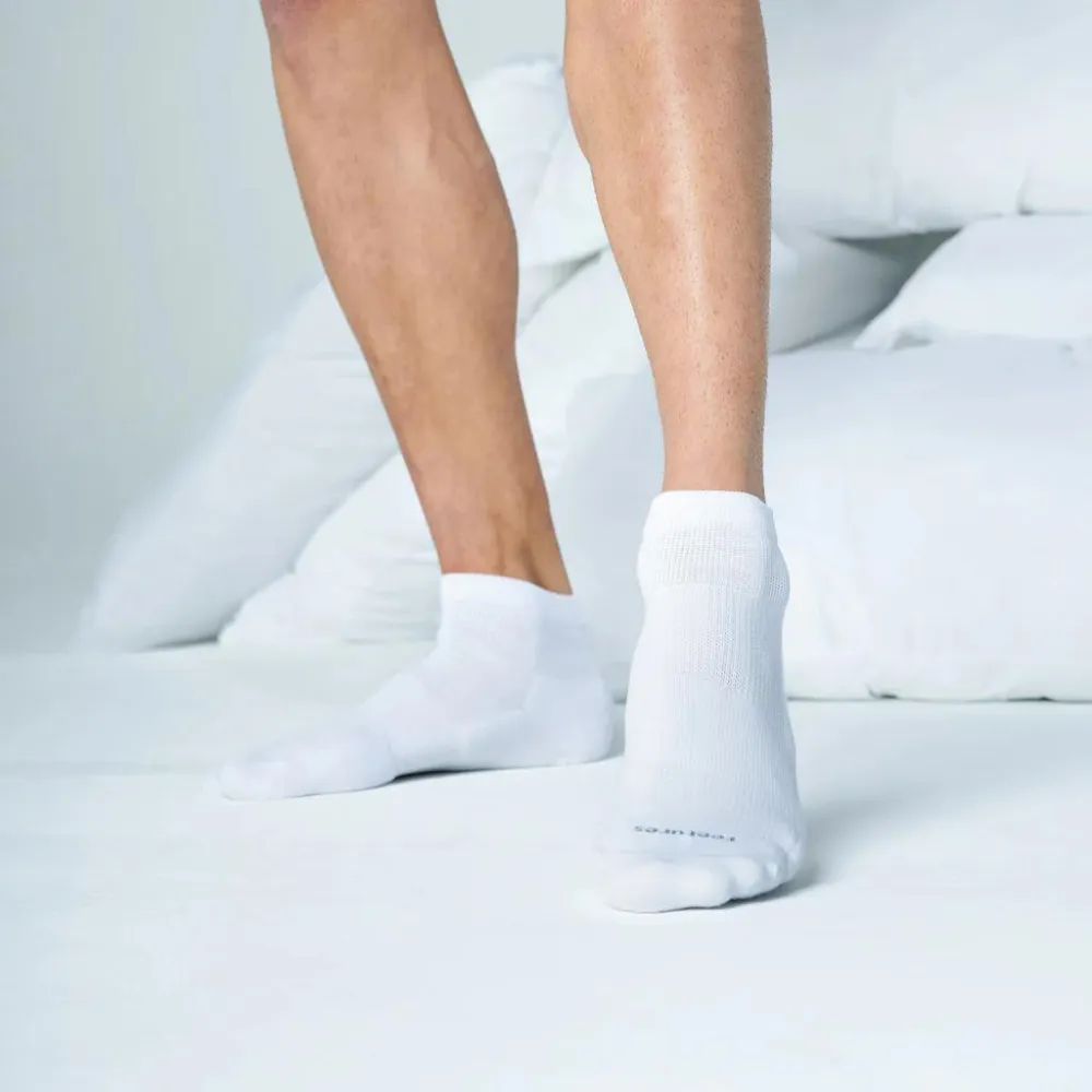 Feetures Therapeutic Max Cushion Quarter White Socks (Unisex)