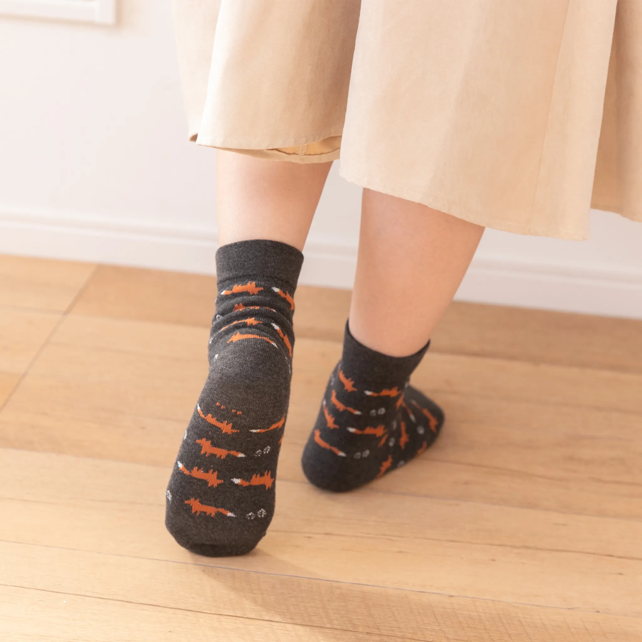 Smooth-heel socks double-layer wool blend [Foxes] - 658