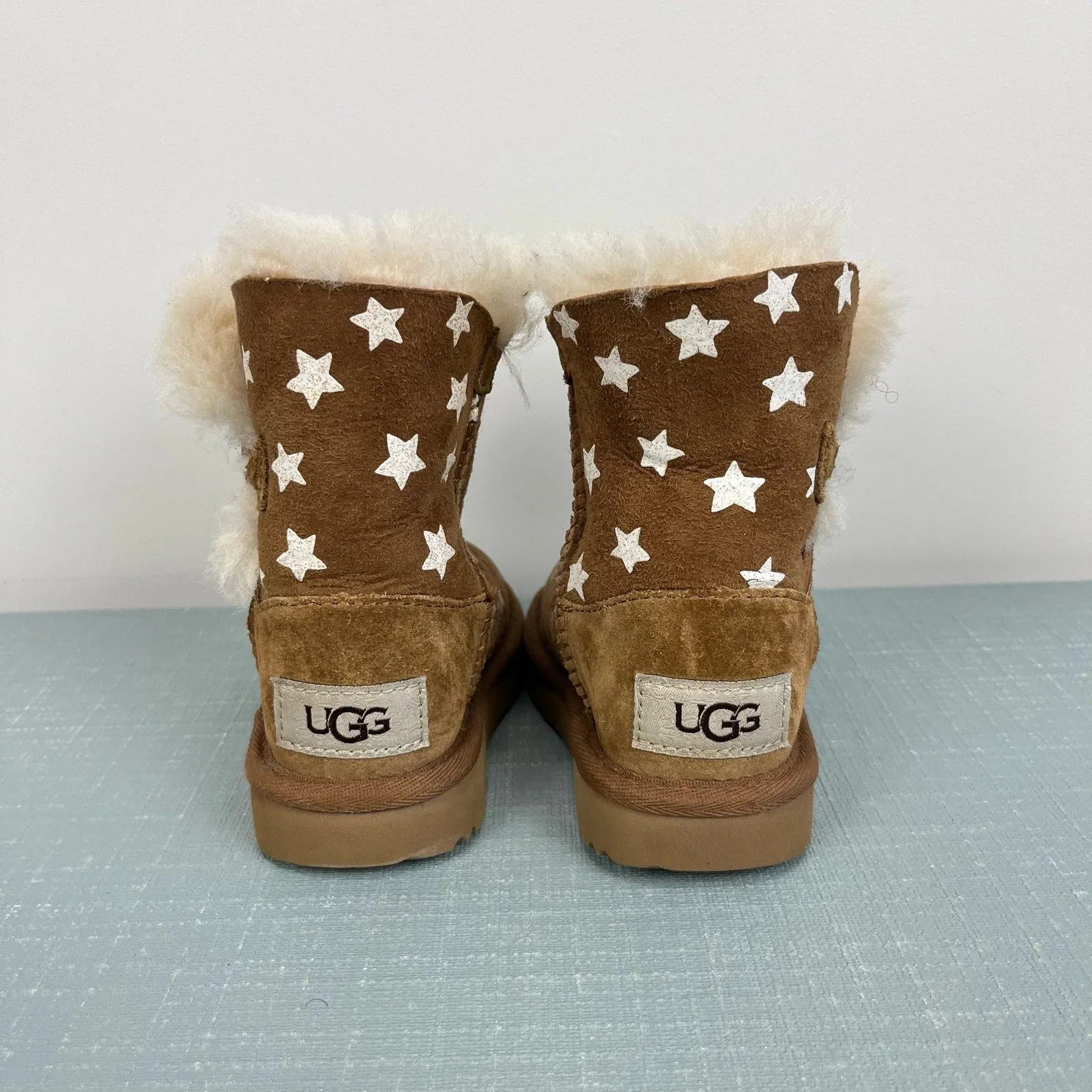 Ugg Bailey Button II Starlight Boot Chestnut 6