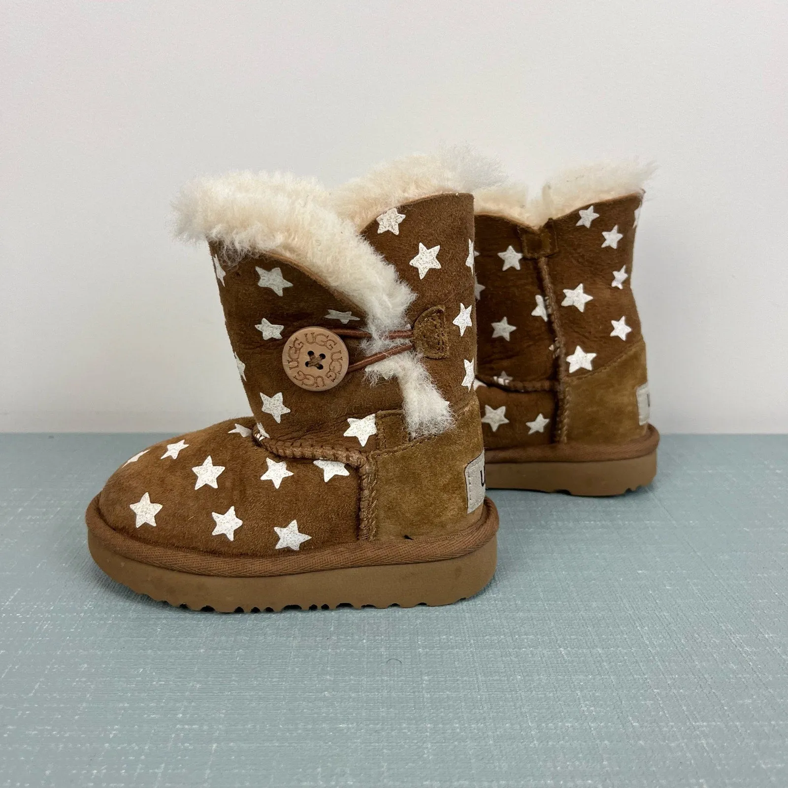 Ugg Bailey Button II Starlight Boot Chestnut 6