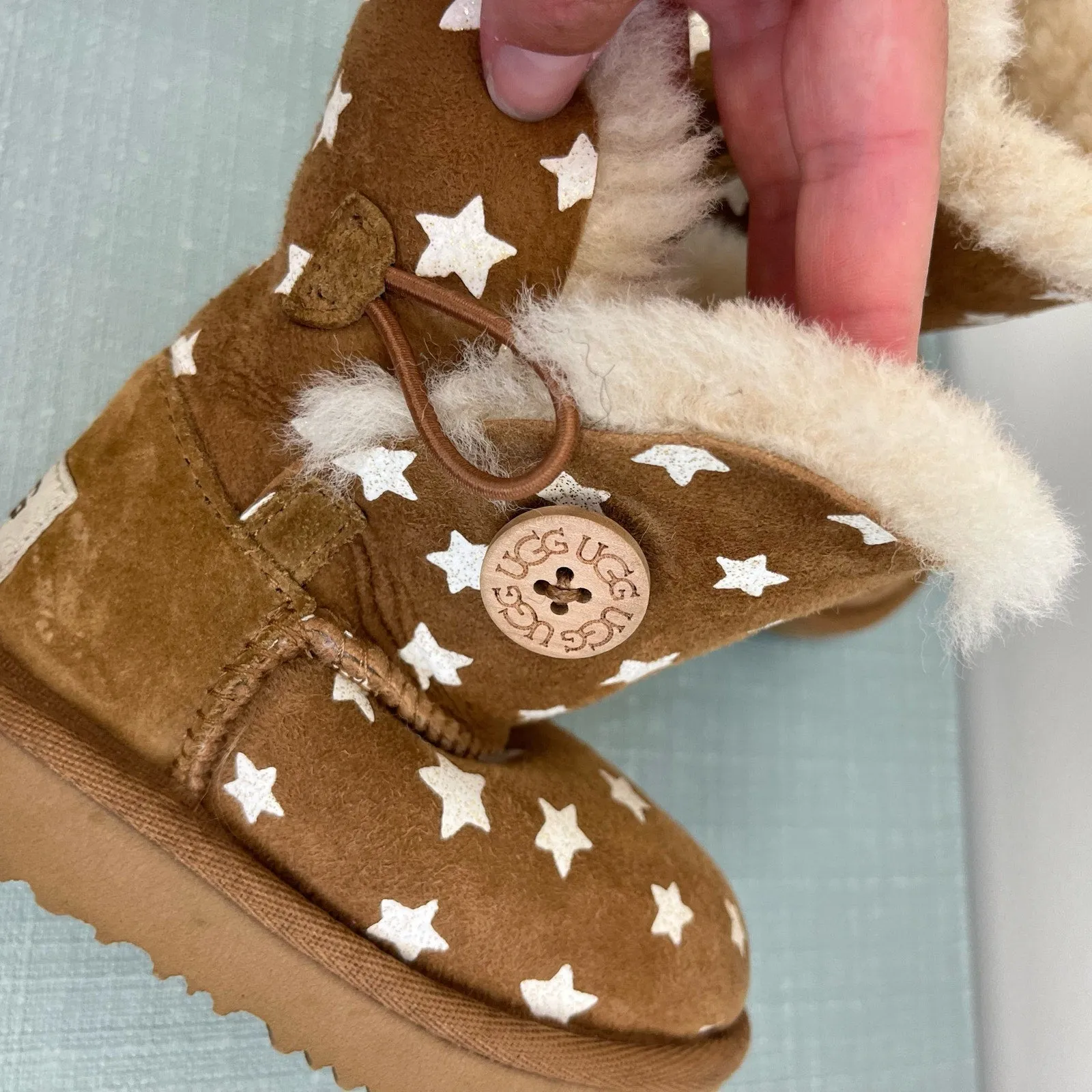 Ugg Bailey Button II Starlight Boot Chestnut 6