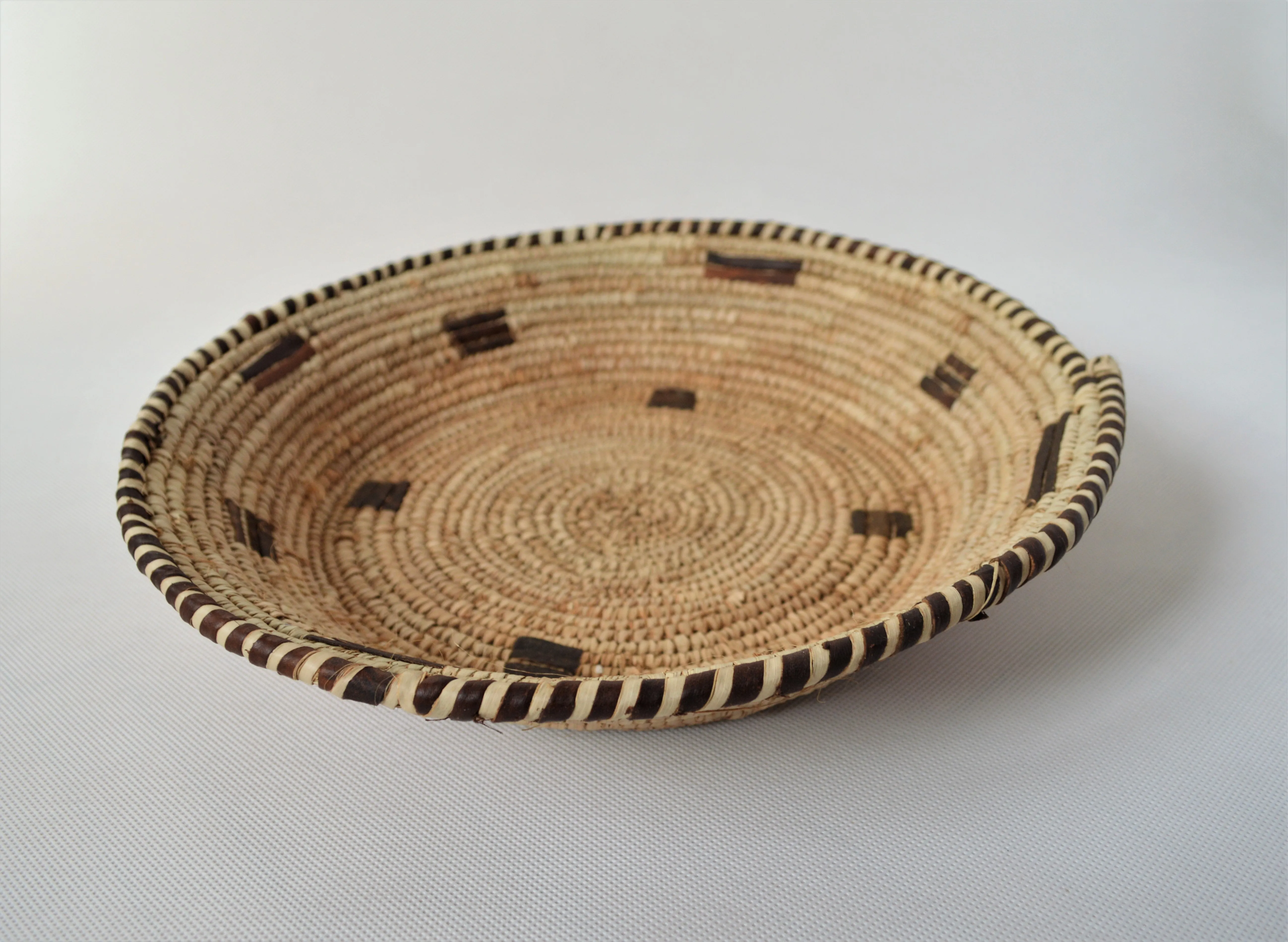 Woven straw and leather plate